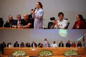 Celina reúne aliados, possíveis adversários e muitos aplausos em foto que já é chamada de “Santa Ceia” da política do DF