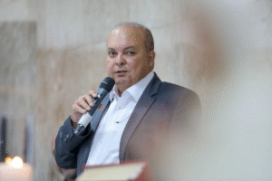 Saída de Ibaneis da corrida ao Senado altera o cenário político do DF