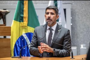 Agosto Dourado: atuação de Roosevelt Vilela na CLDF inclui proteção a policiais e bombeiras lactantes