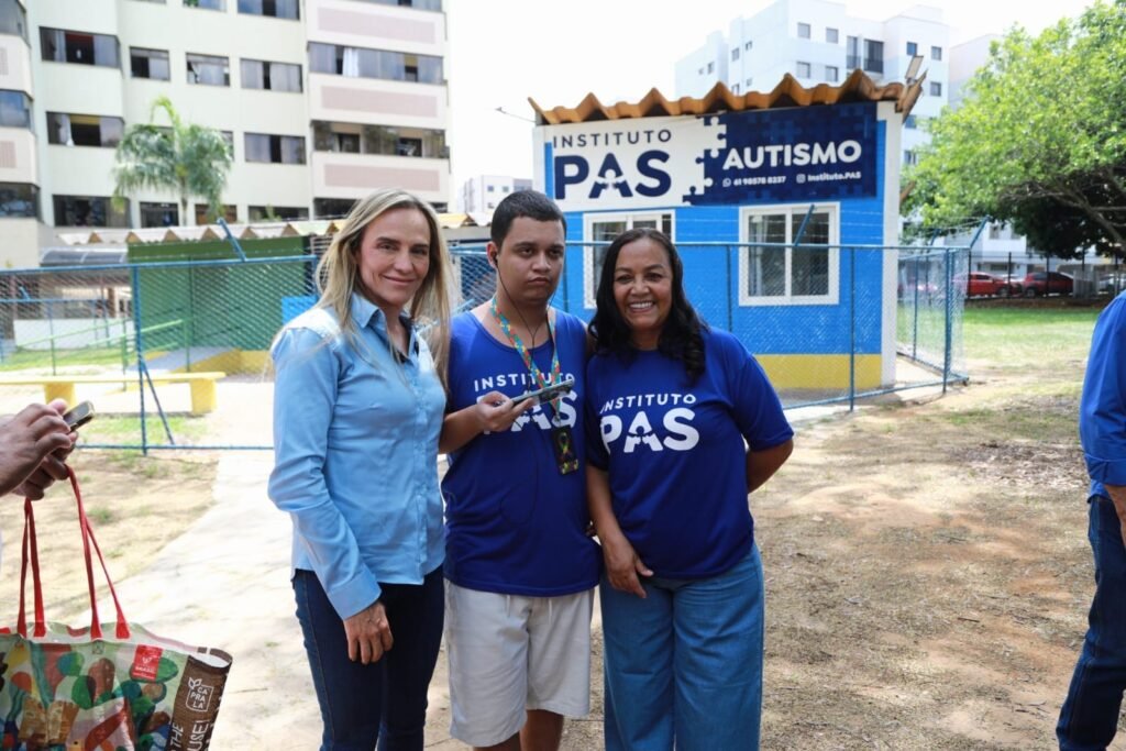 Celina visita projeto no Gama e reforça atenção às demandas de famílias atípicas