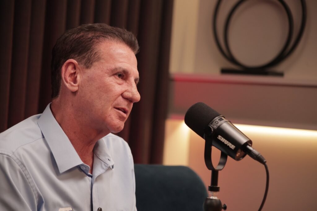 “Não fico em cima do muro”: Vanderlan declara apoio a Flávio Bolsonaro no segundo turno