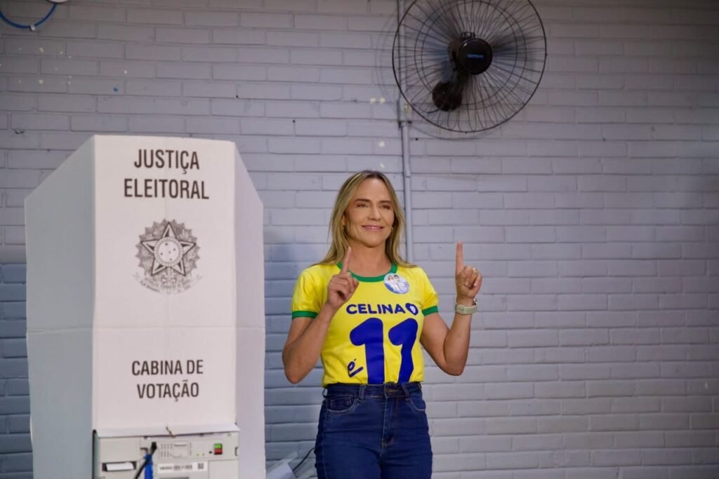 Celina Leão vota no Lago Norte, agradece eleitores e demonstra confiança