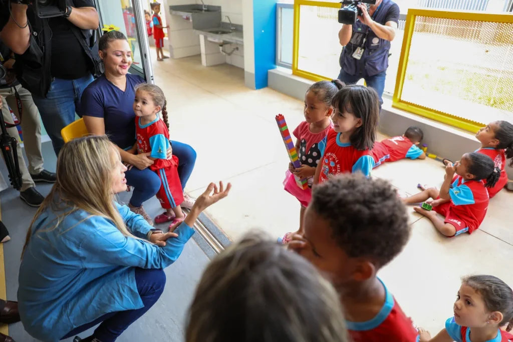 Celina Leão busca aprimorar Cartão Creche, Material Escolar e Uniforme com nova medida