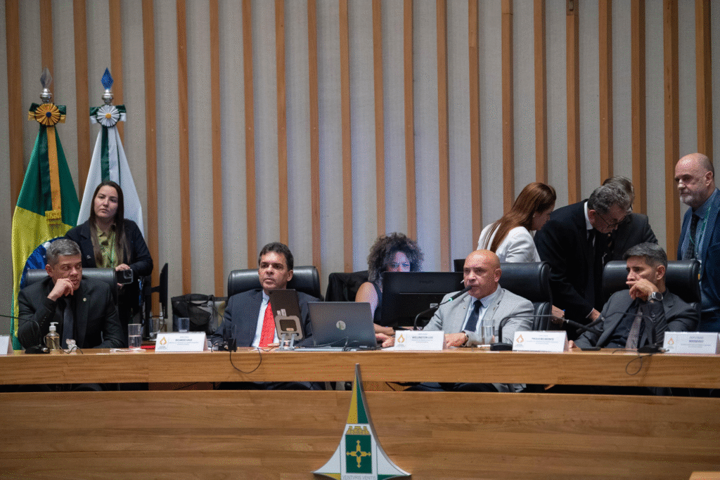 Wellington Luiz busca apoio da esquerda para permanecer na CLDF e abre debate na base de Celina